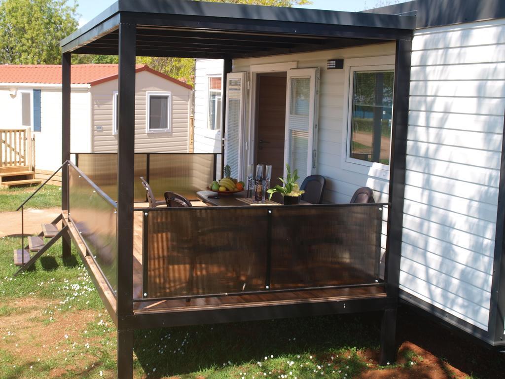 Camping Adria Mobile Home Park Umago Quarto foto