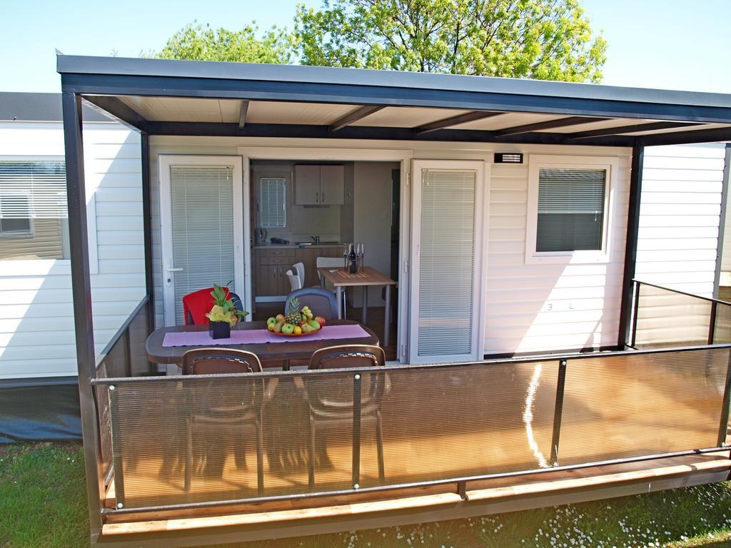 Camping Adria Mobile Home Park Umago Quarto foto
