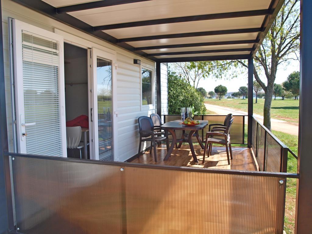 Camping Adria Mobile Home Park Umago Quarto foto