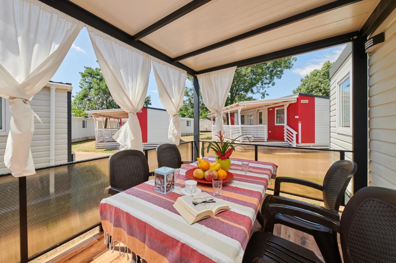 Camping Adria Mobile Home Park Umago Exterior foto