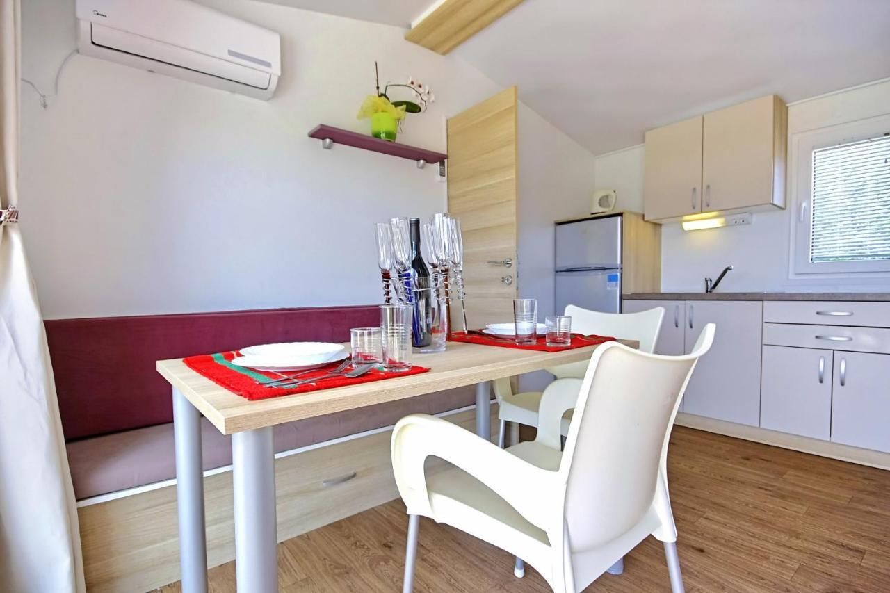 Camping Adria Mobile Home Park Umago Exterior foto