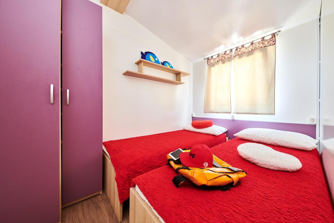 Camping Adria Mobile Home Park Umago Exterior foto