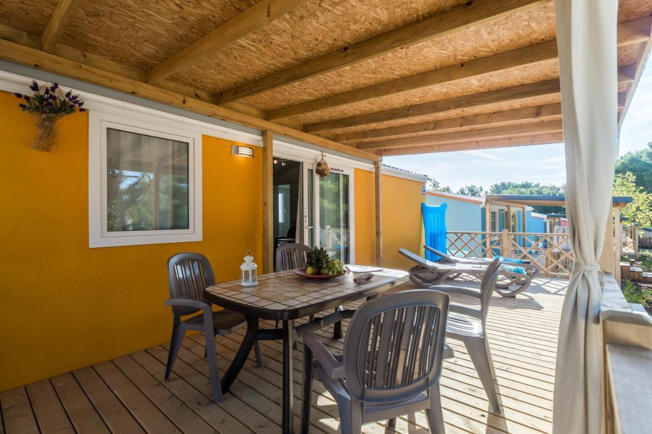 Camping Adria Mobile Home Park Umago Exterior foto