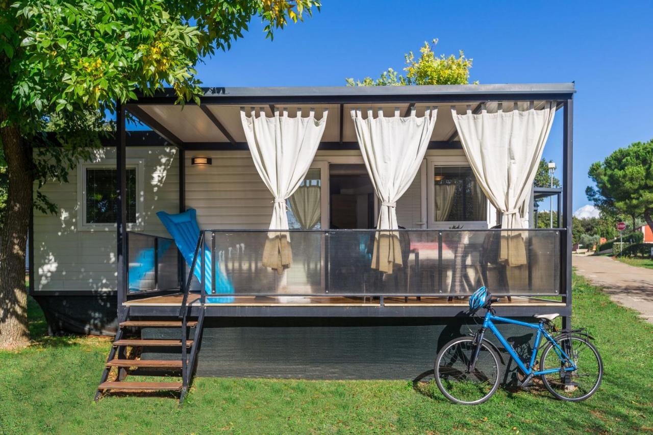 Camping Adria Mobile Home Park Umago Exterior foto