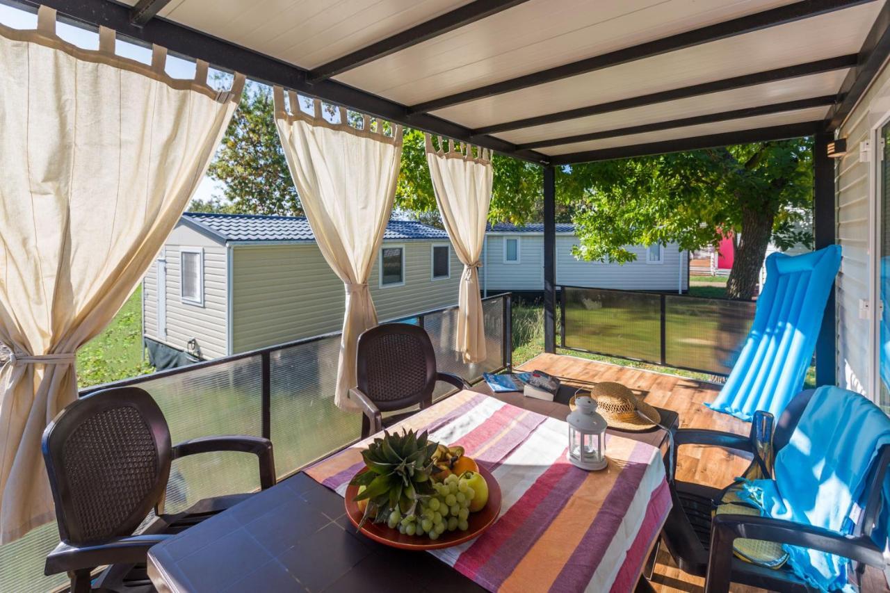 Camping Adria Mobile Home Park Umago Exterior foto